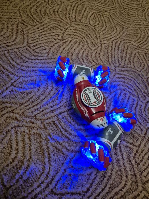 Машина на радіокеруванні двома способами