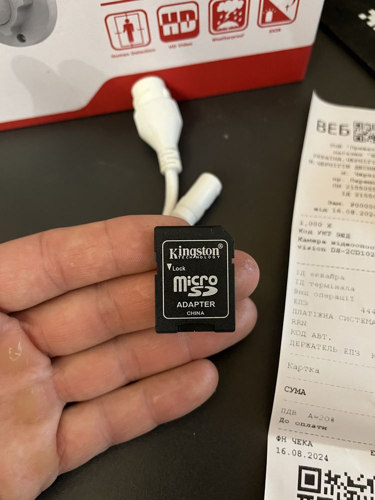 Камера Hikvision з мікрофоном DS-2CD1023G2-IUF(2.8)+ флешка