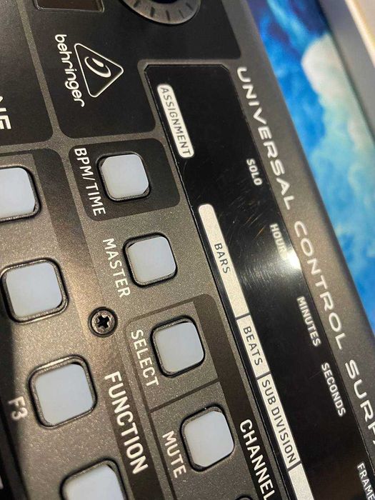 MIDI контролер Behringer X-TOUCH ONE