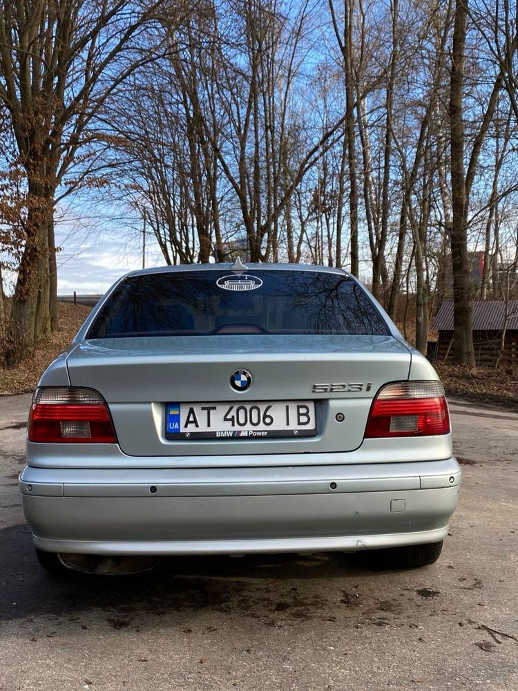 Продам BMW E39 523i