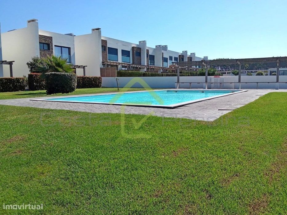 Moradia T3 em condomínio com piscina