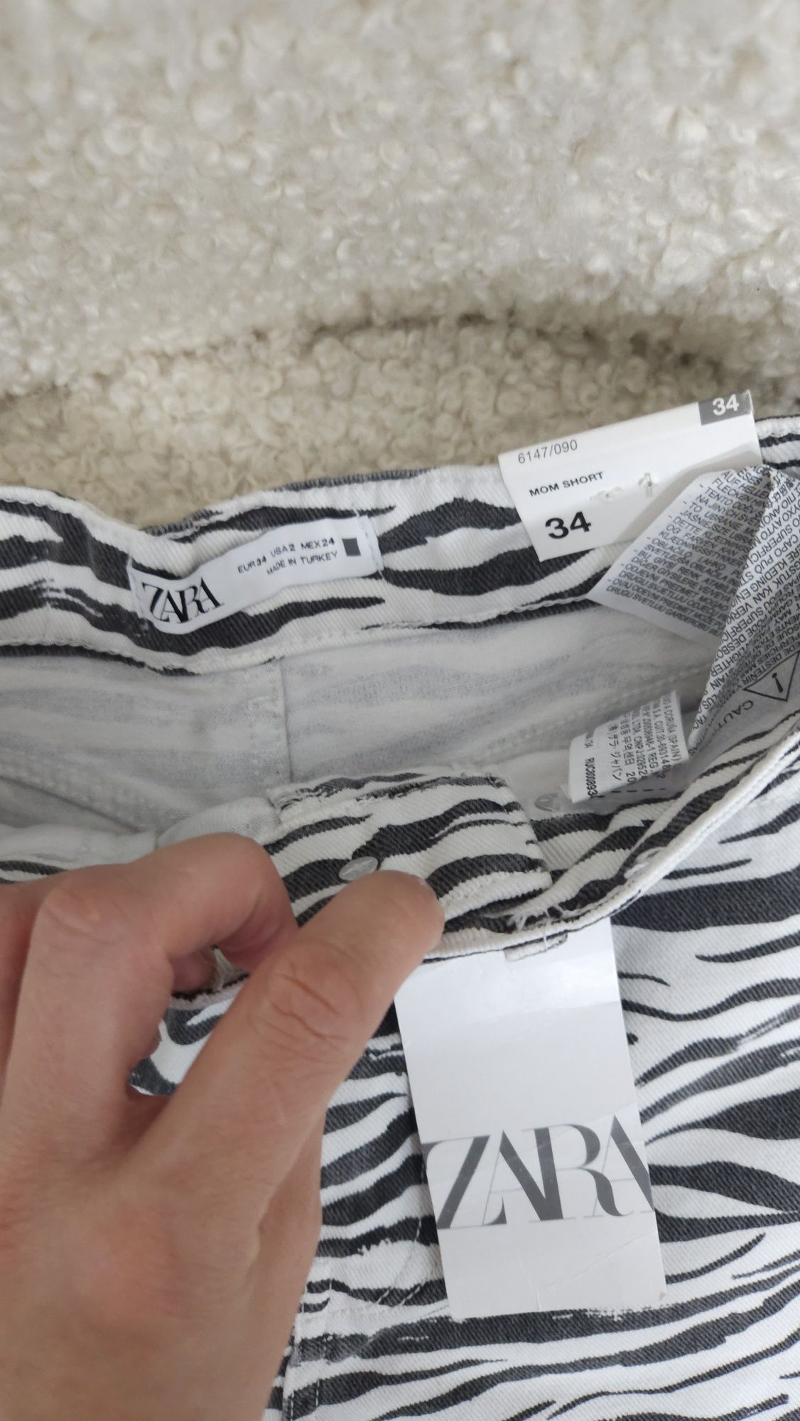 Шорти Zara в анімалістичний принт зебра