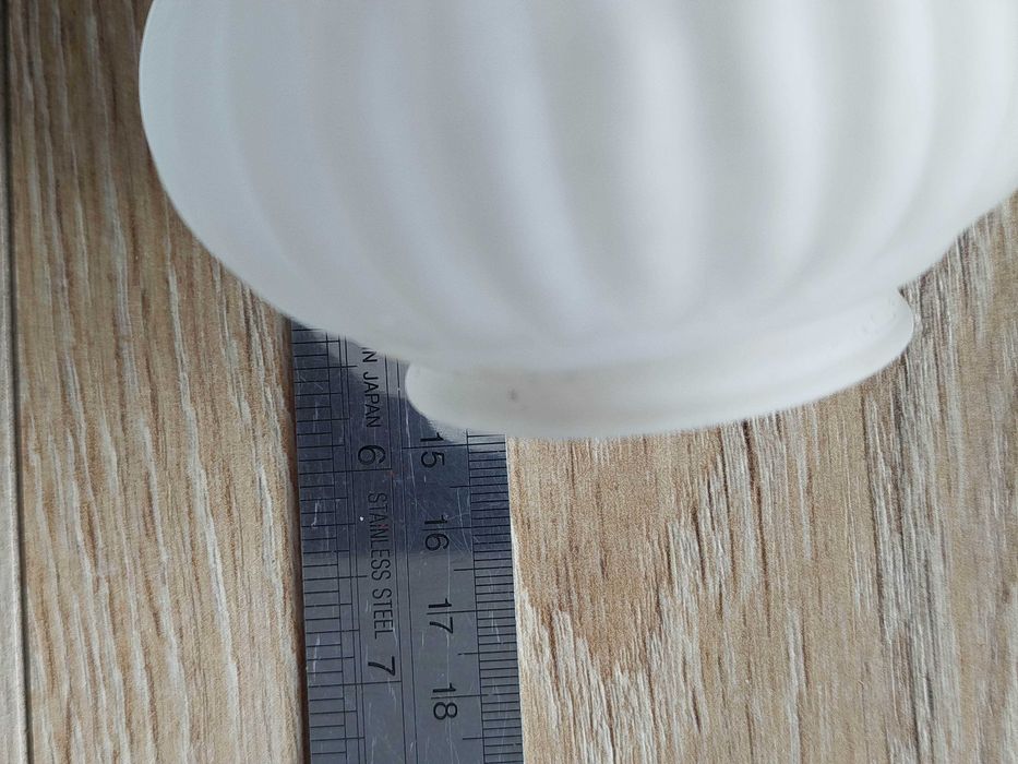 Metalowy toczony Brązowy świecznik z teksturowanym szkłem