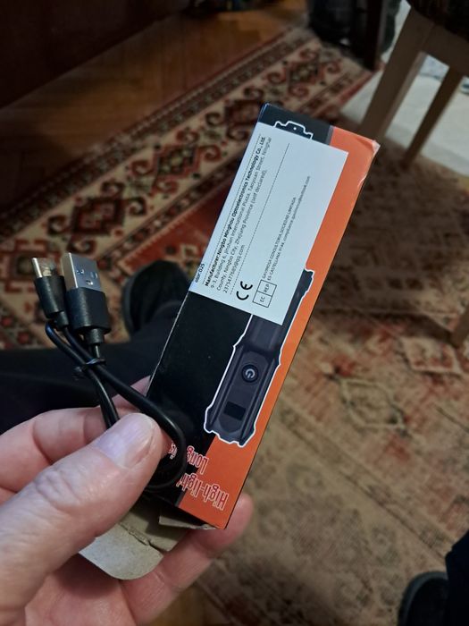 Продається акумуляторний ліхтарик