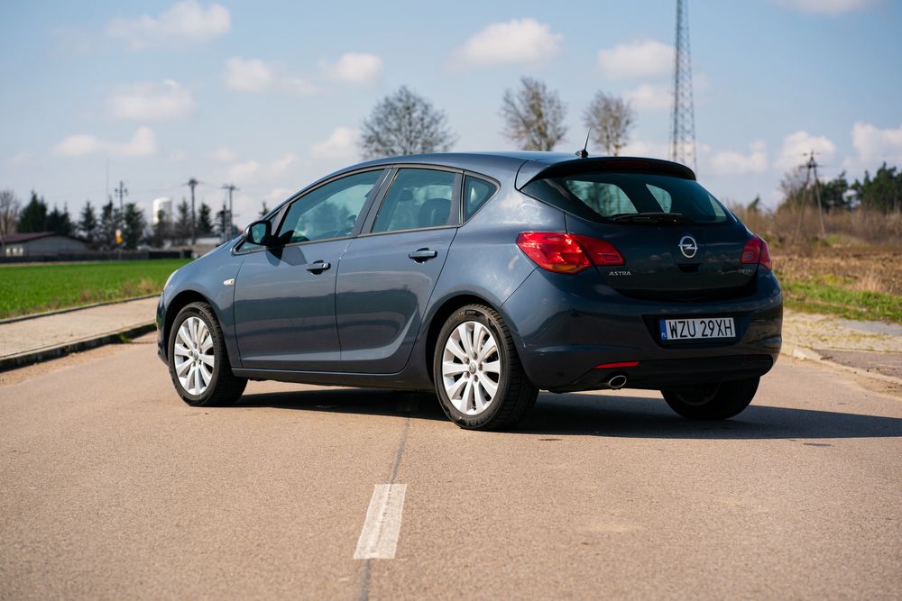 Opel Astra J IV 4