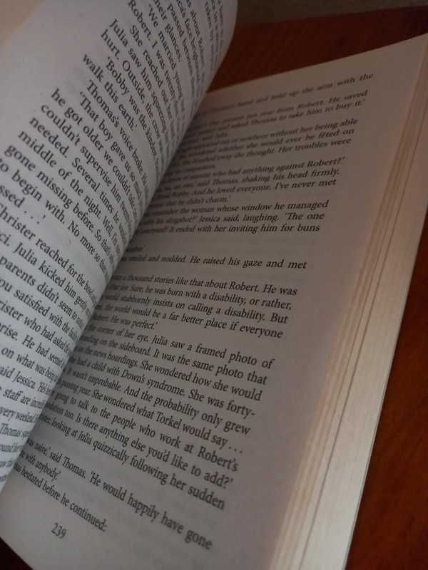 Livro Trapped, de Camila Lackberg e Henrik Fexeus
