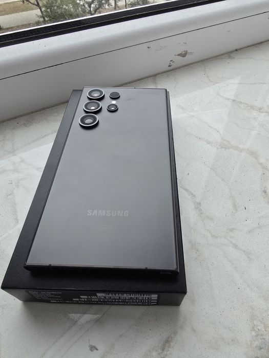 Samsung Galaxy S24 Ultra Black, UA ,идеал 1 1 месяцев гарантии,2 чехла