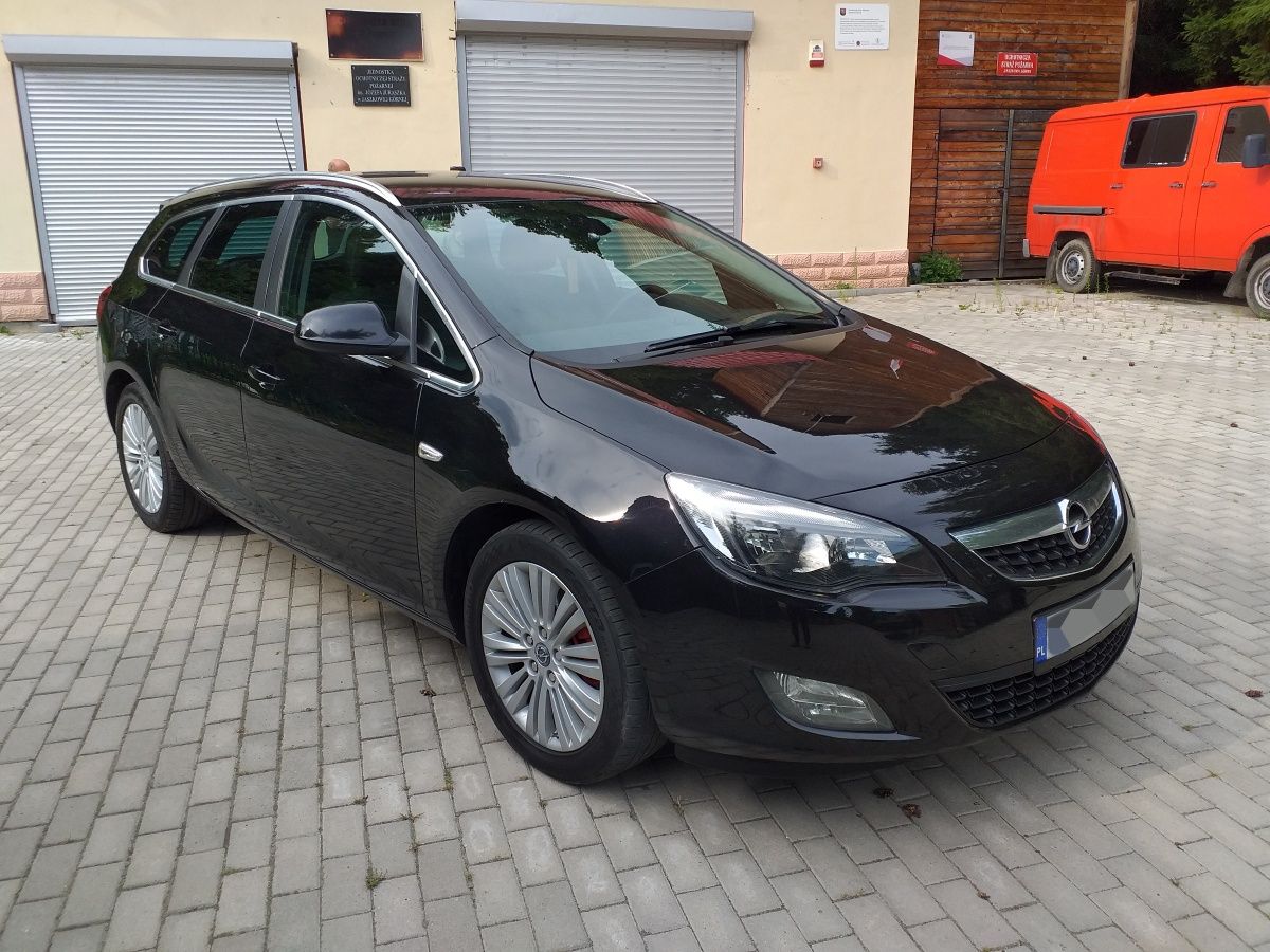 Opel Astra J Sports Tourer 1.7CDTI 110KM