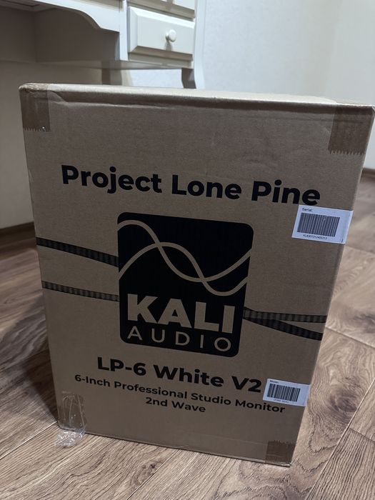 Студійний монітор Kali LP6 V2. Білий.