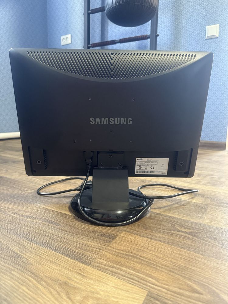 Монитор Samsung SyncMaster 206 BW