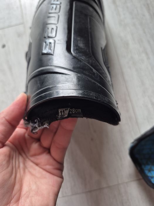Nagolenniki hokejowe Bauer X INT – 11 cali, dobry stan