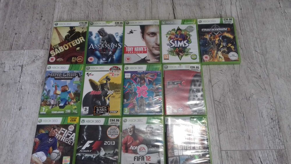 Xbox 360 z 13 grami 1 pad kinekt i wszystkie kable.
