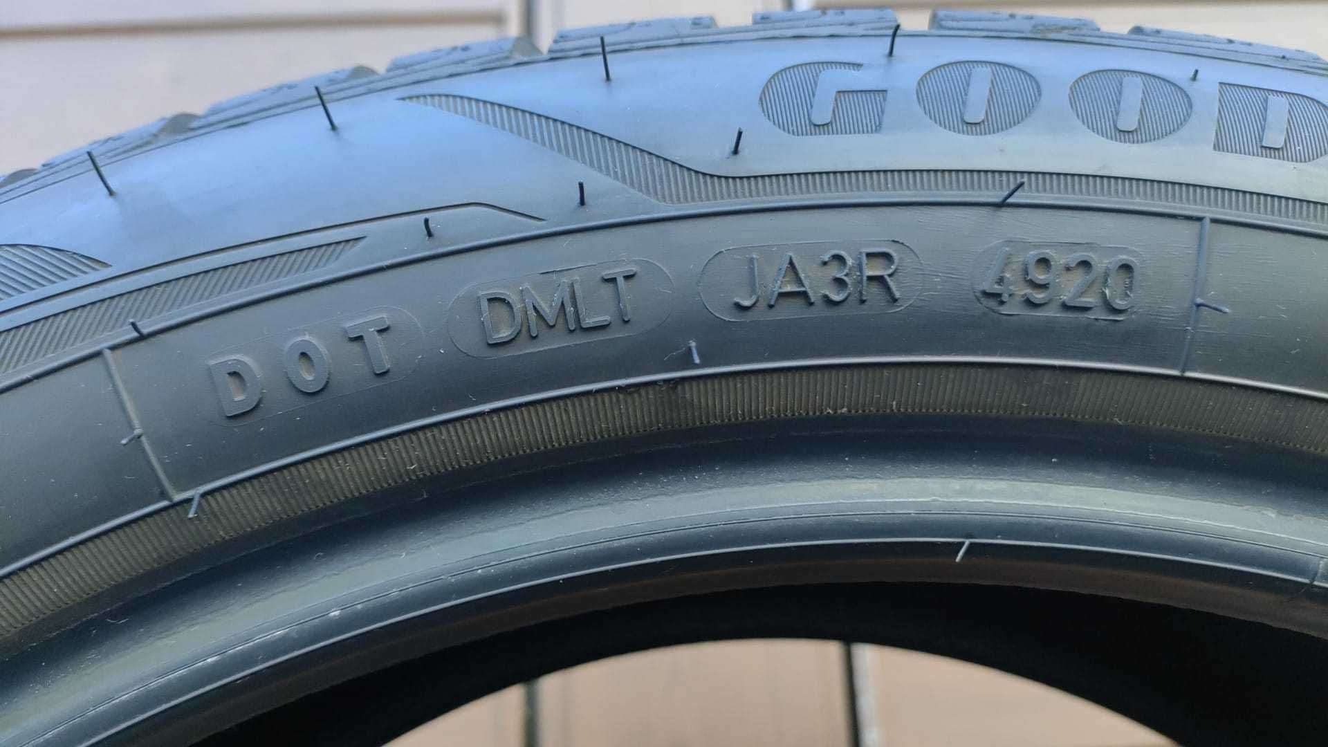 2 sztuki opony zima 215/50/19 Goodyear Ultra Grip 93T(OL427/OB)