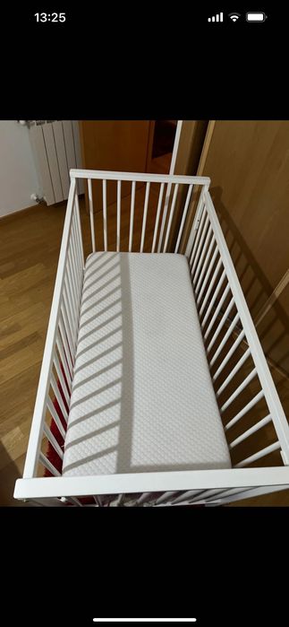 Berço de bebé novo