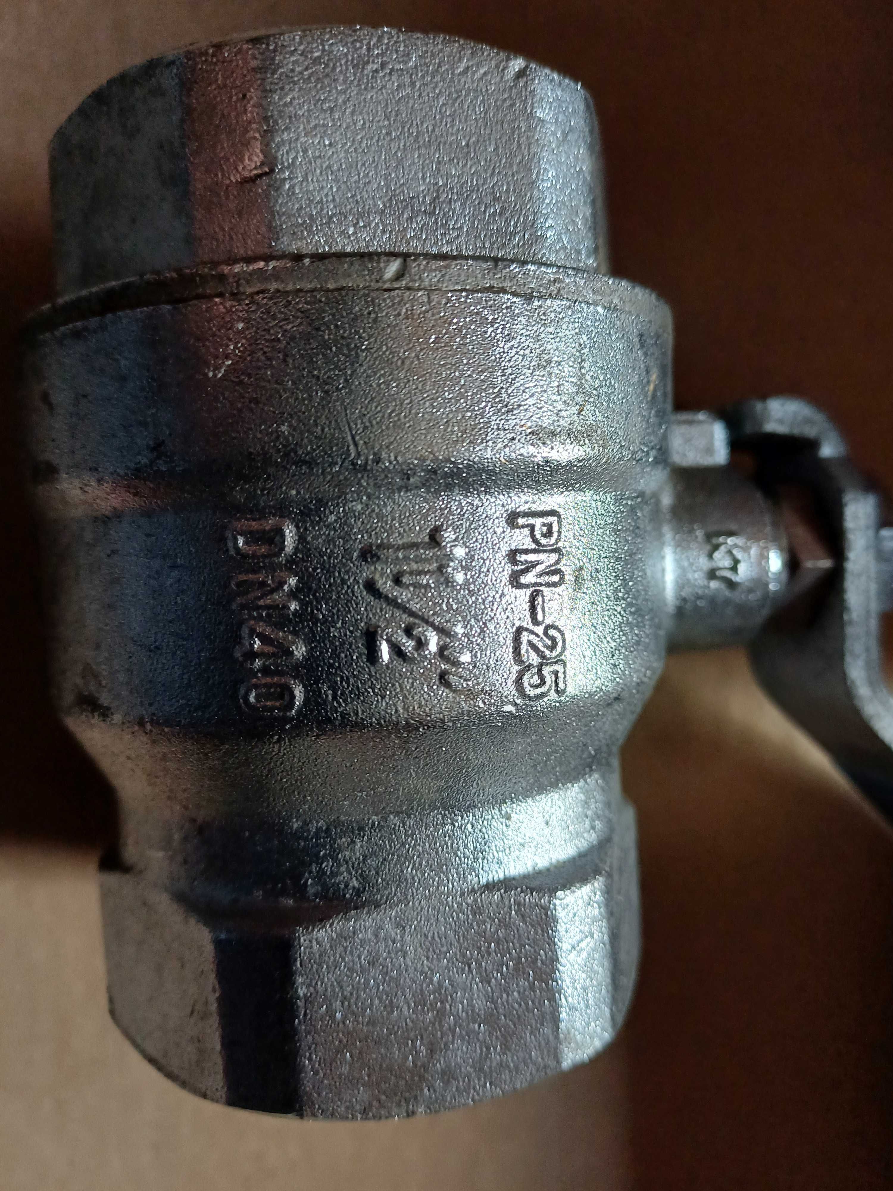 Części hydrauliczne, zawory ,śrubunki