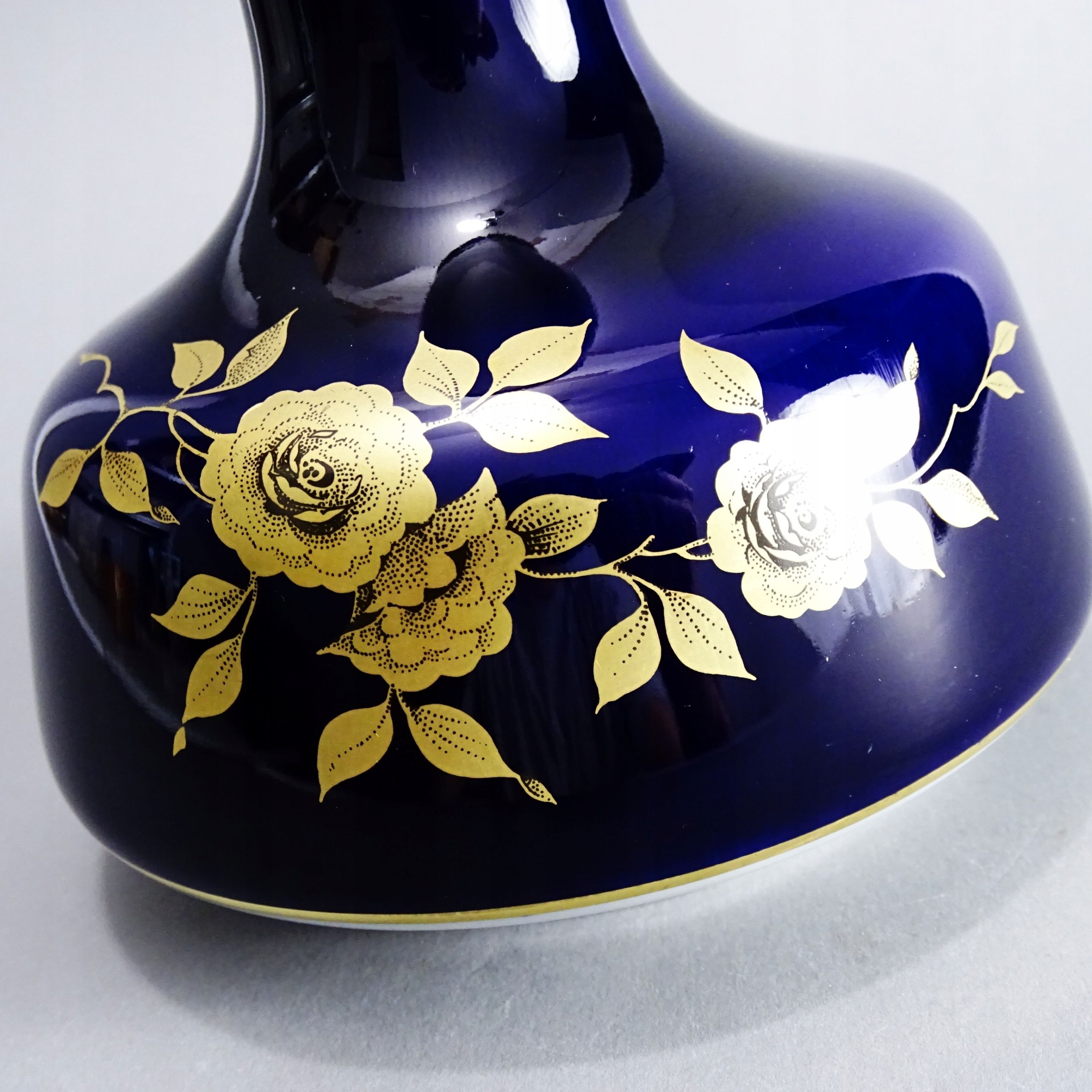 piękny kobaltowy wazon porcelanowy jaeger