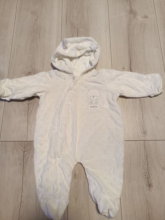 Kombinezon niemowlęcy bardziej na chodniejsze letnie dni  50-56 rozmia