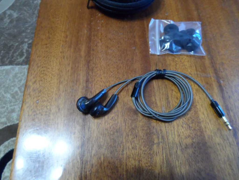 Продам дротові навушники вкладиші EP4 - 300ом