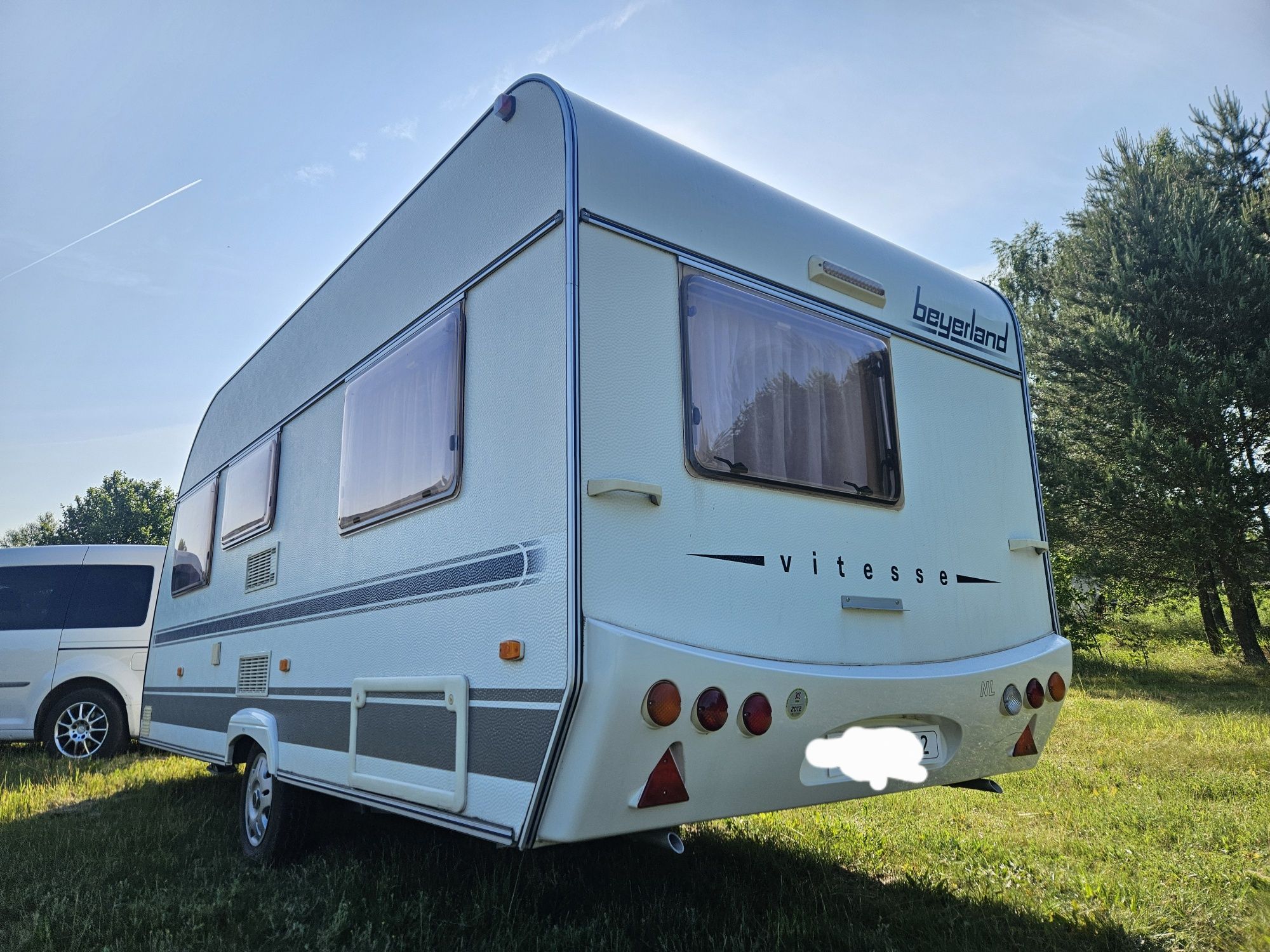 Przyczepa kempingowa Beyerland Vitesse 2002r 1200Dmc z przedsionkiem