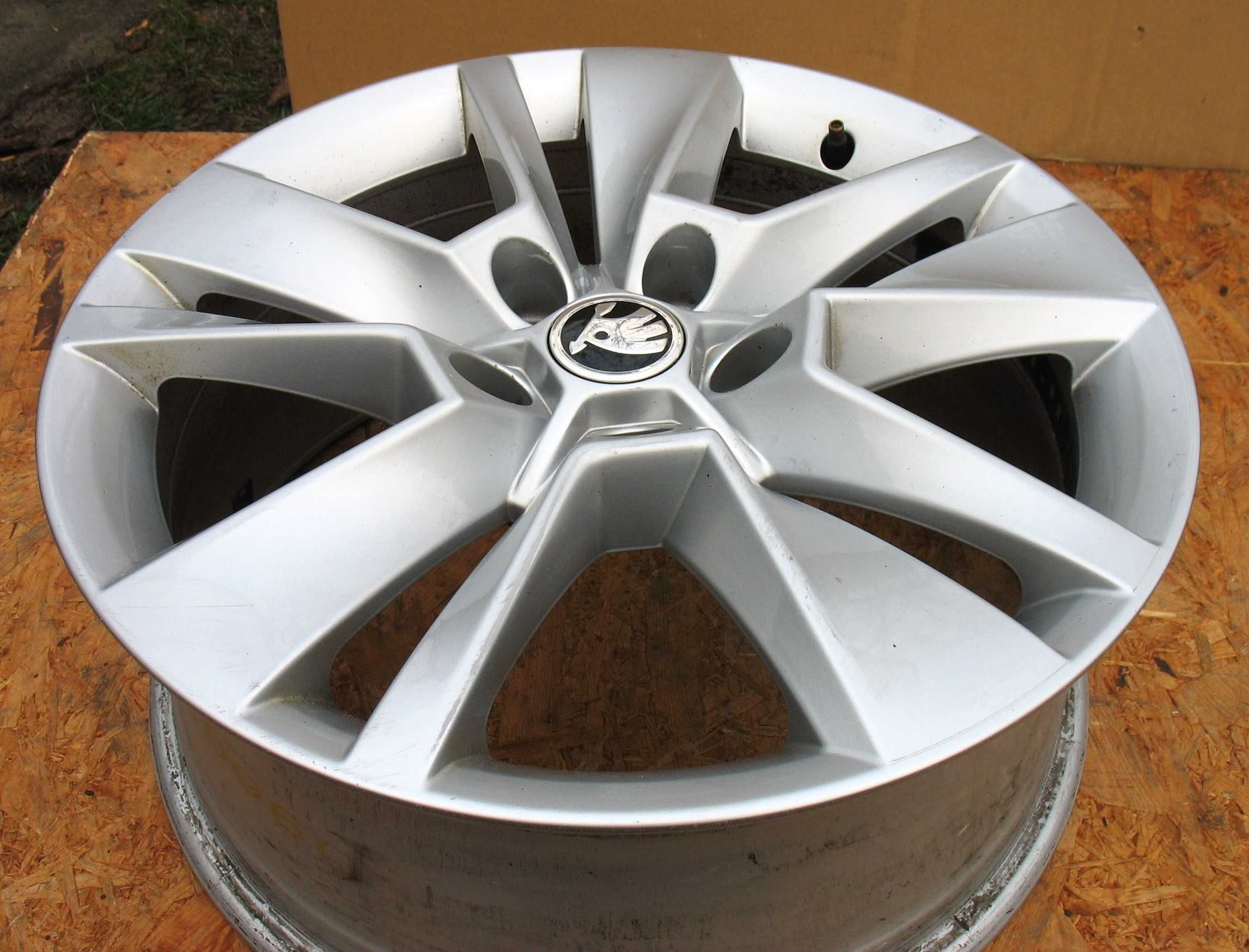 Alufelga 5x112 Skoda 7Jx17 et45 Oryginał opis