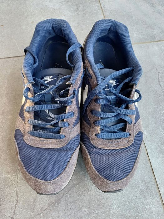 Кросівки "Nike".