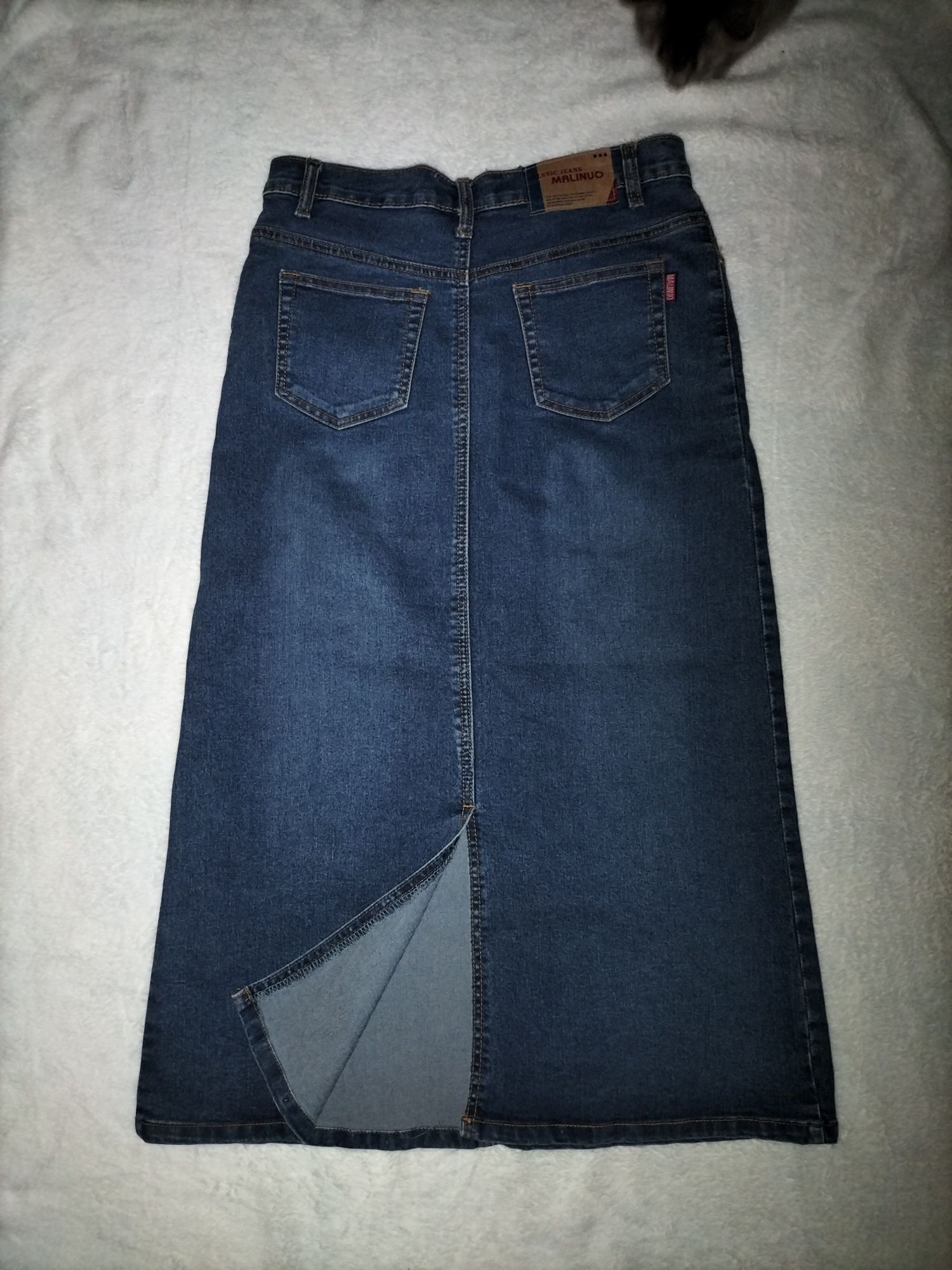 Saia azul escura da marca Malinuo Jeans