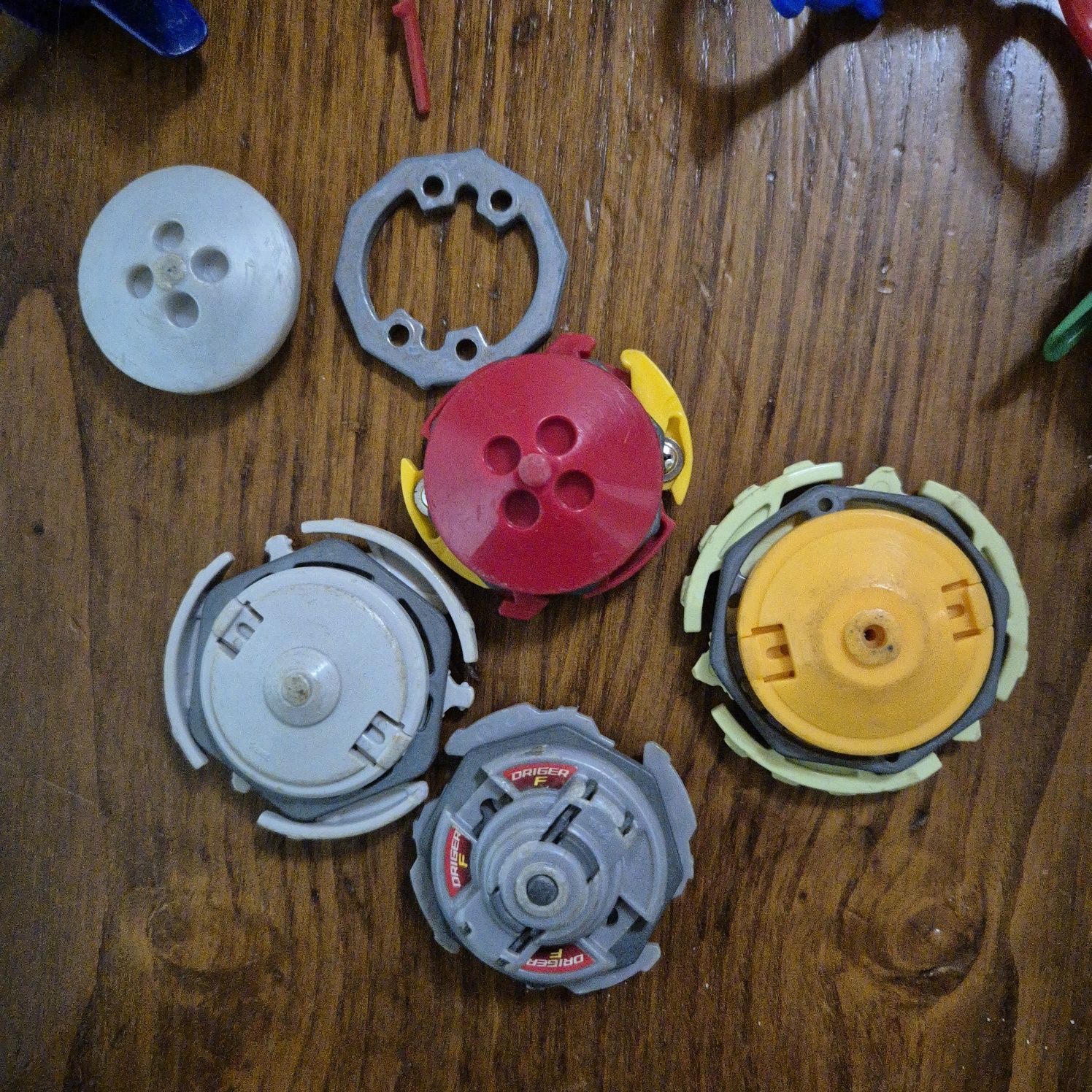 Beyblade - várias peças