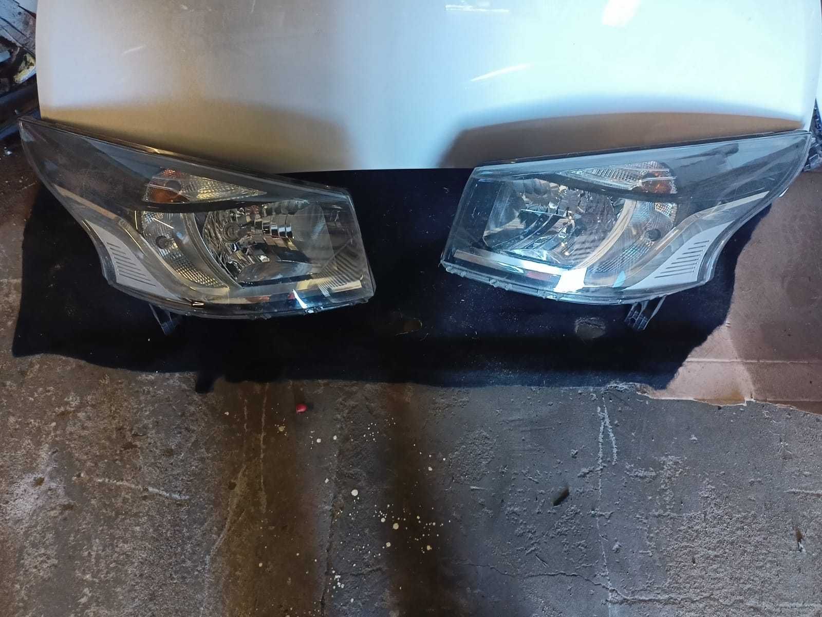 Lampa prawa/lewa przód przednia Renault Trafic III Vivaro B Talento