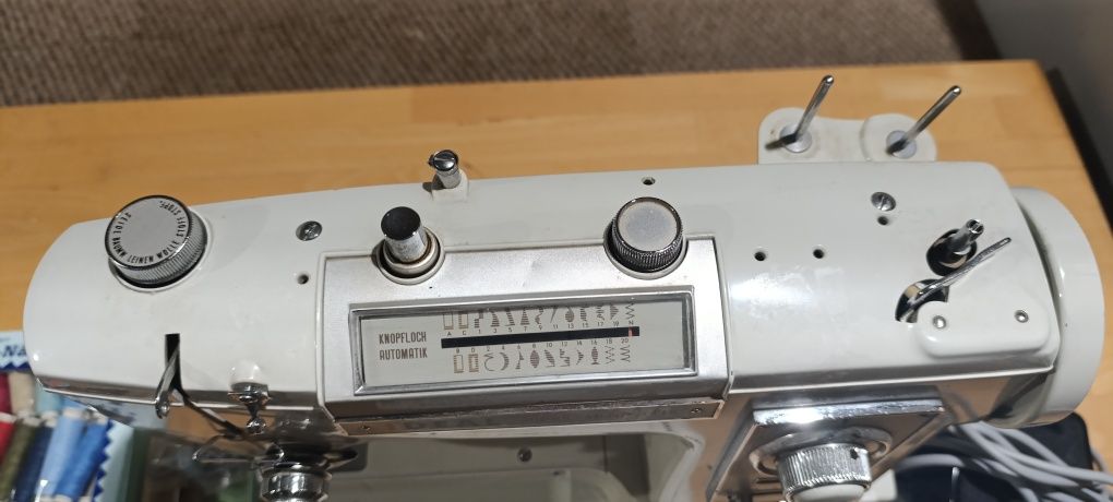 Maszyna do szycia IDEAL SUPER AUTOMATIC.