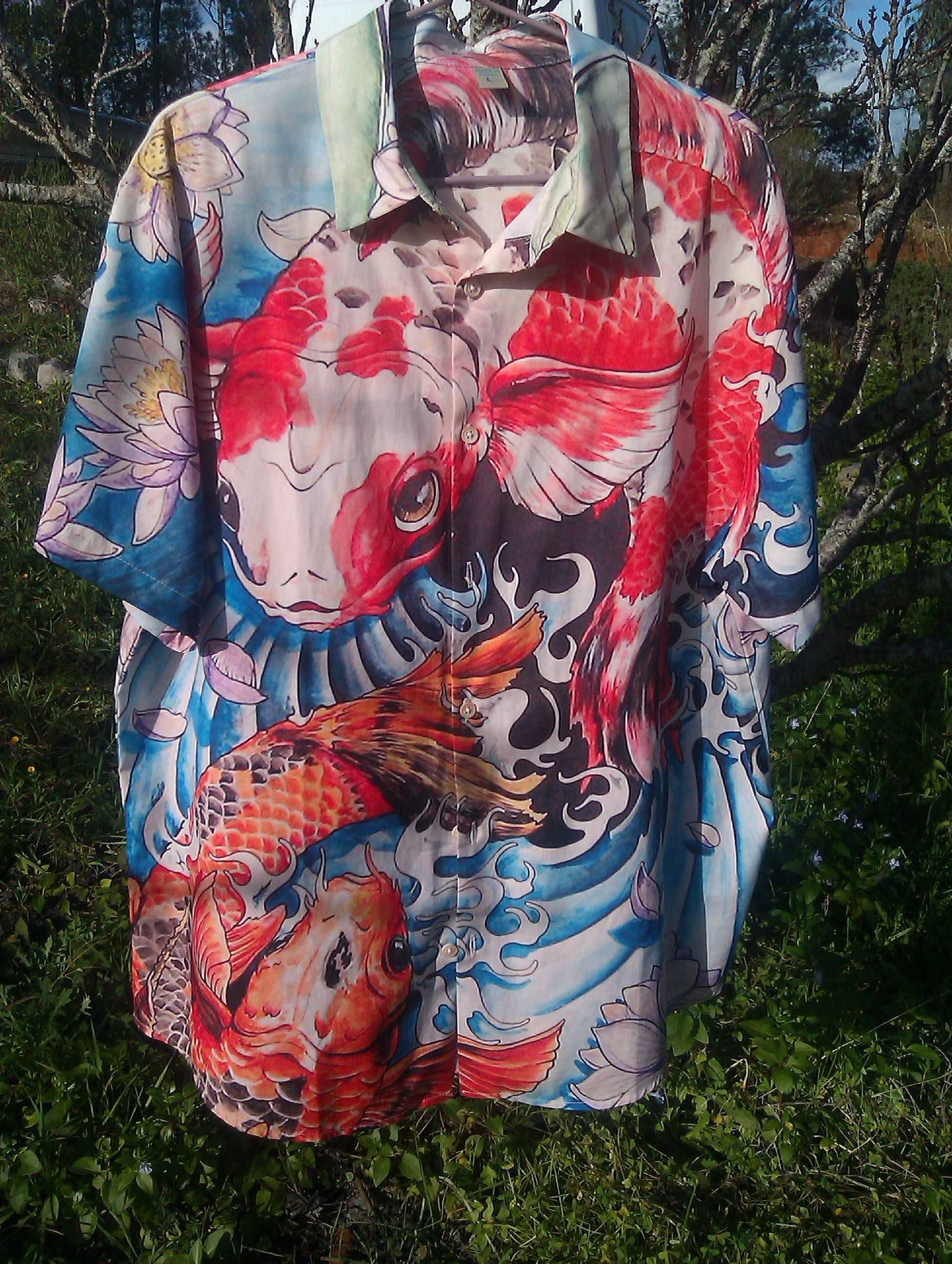 Camisa Havaiana padrão peixes koi