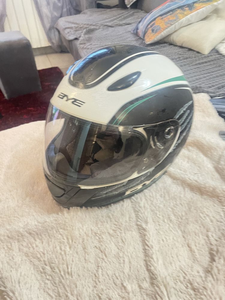 Capacete da marca Bye M