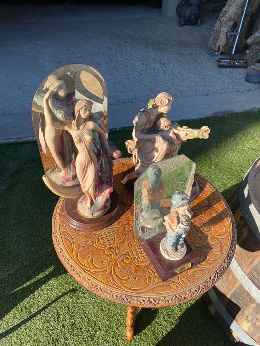 Bonecas de Porcelana e Estátuas
