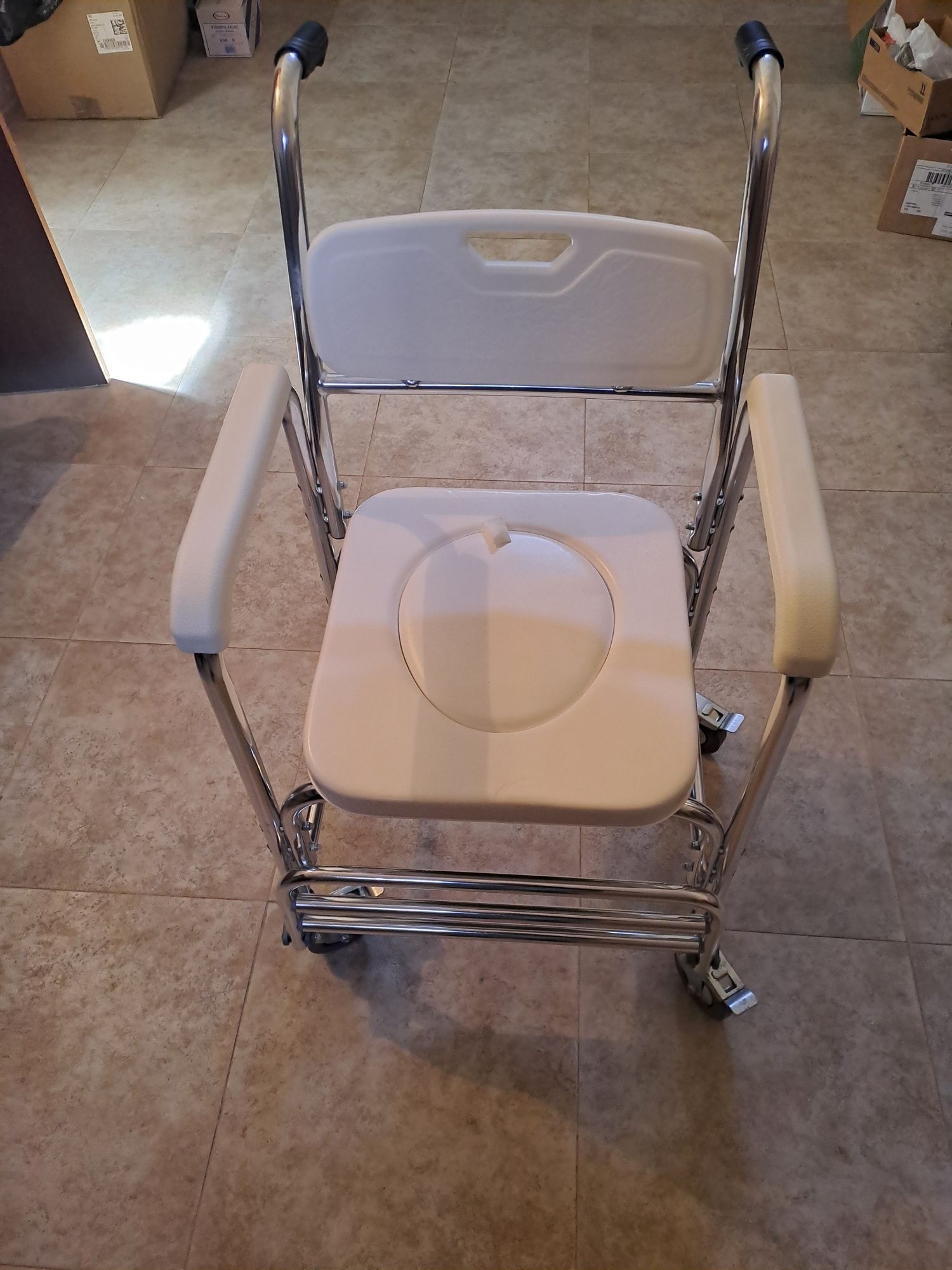 Vendo Cadeira de Rodas com Bacio incluido