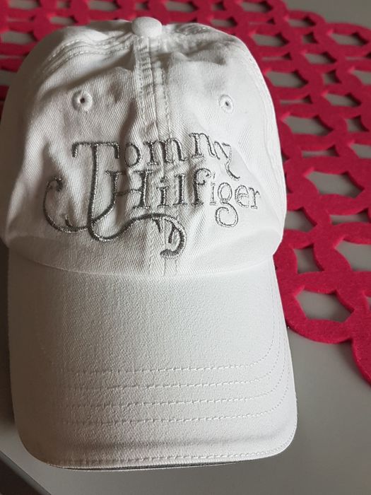 Czapeczka z daszkiem jak nowa Tommy Hilfiger biała, regulowany obwód