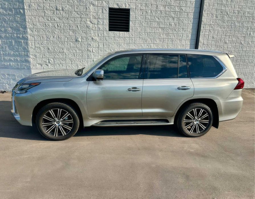 Lexus LX      2021