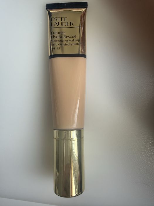 Podklady Estee Lauder Futurist i YSL All hours
