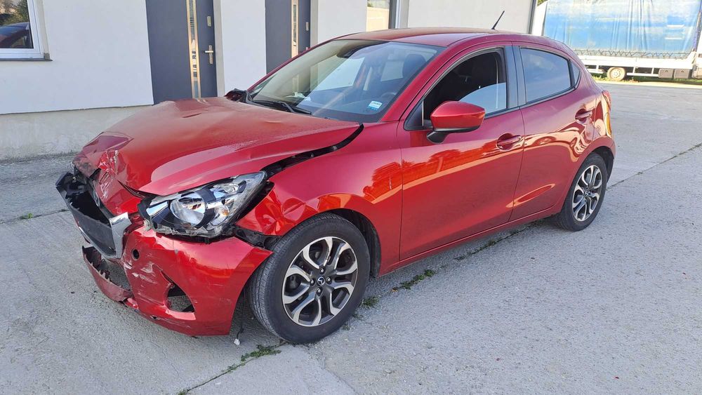 mazda 2  1.5 benzyna 17rok 56tys przebieg