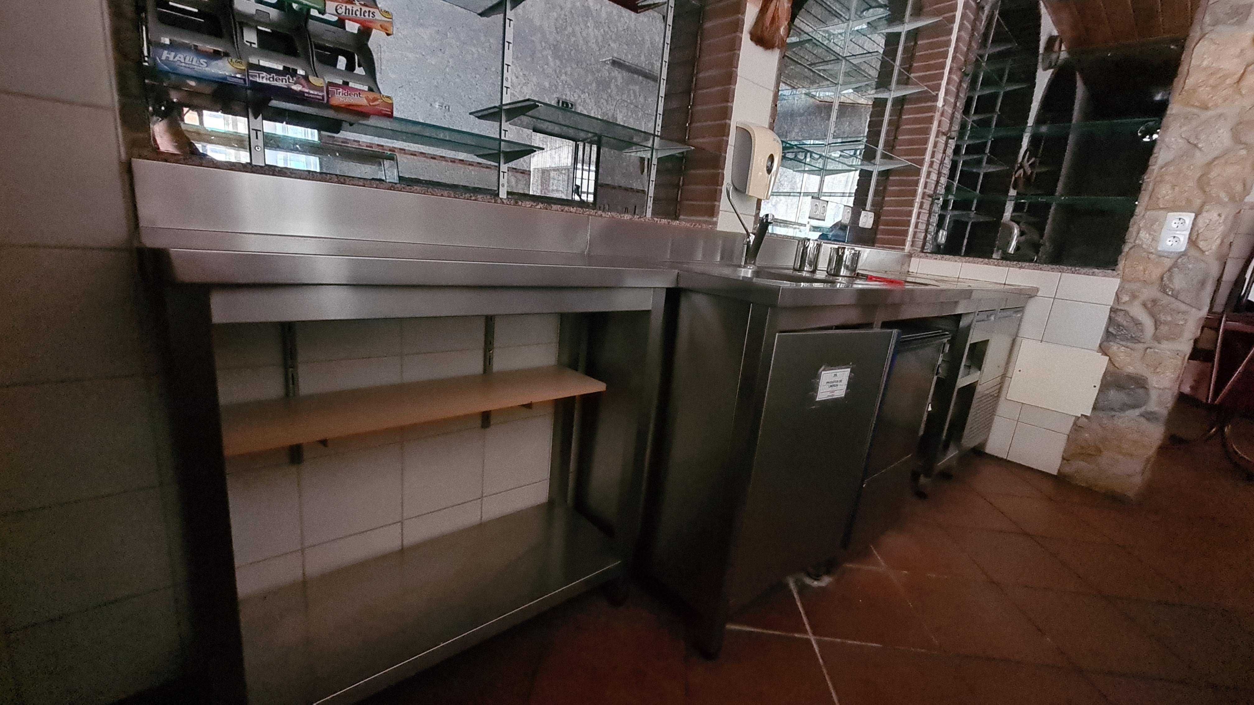 Bancada em inox com lava-loiça e gaveta borra café