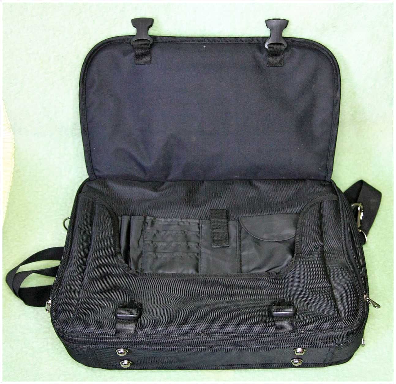 Torba do laptopa jak nowa z mini defektem