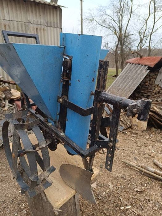 Продам картоплесажалку мотоблочну
