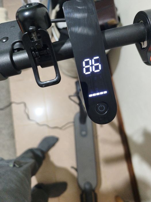 Trotinete Elétrica Xiaomi Mi Electric Scooter Essential Preta - Nova