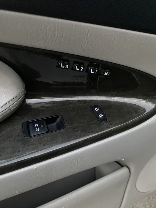 Продам LEXUS GS-300.