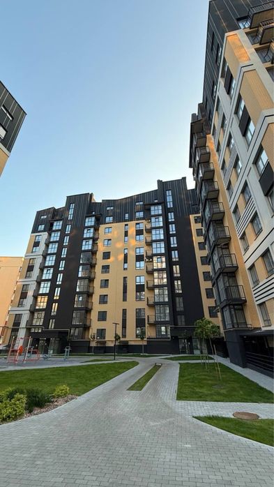 Продаж 2 кіинатної квартири на Озерні