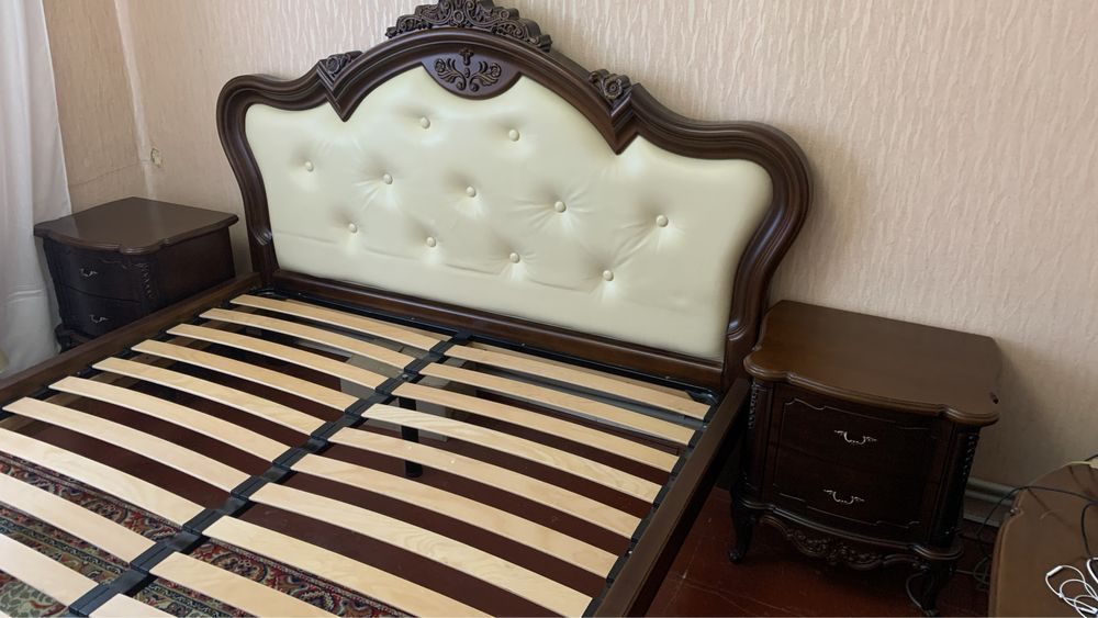 Спальня з ясення та натуральноі шкіри