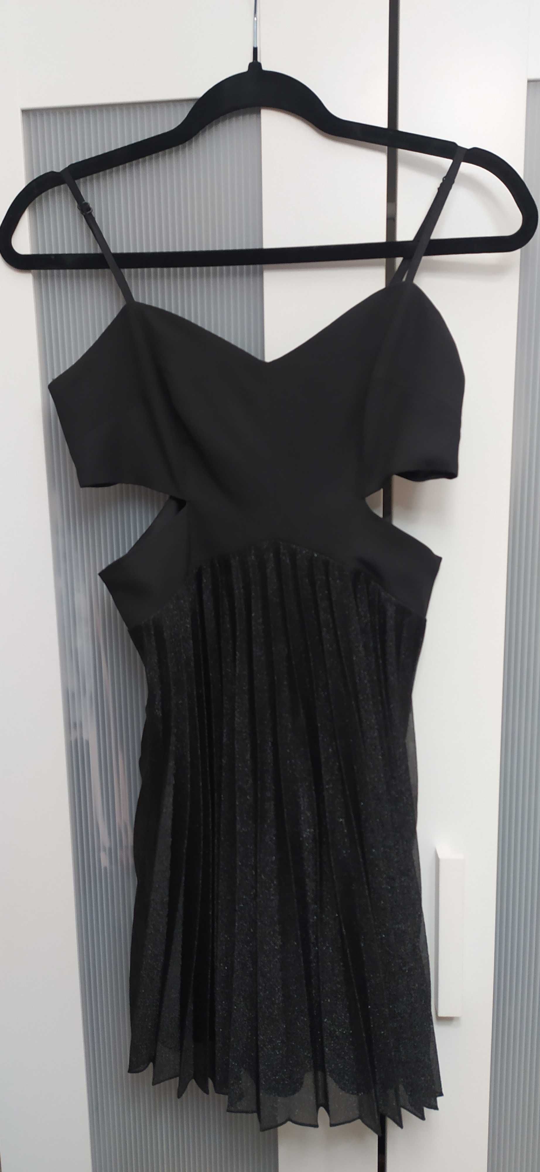 Bershka / Sukienka czarna na studniówkę/sylwester/karnawał