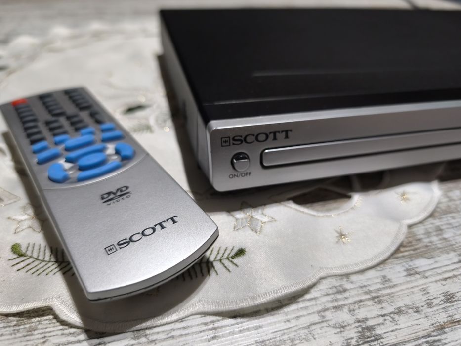 Odtwarzacz DVD SCOTT z pilotem