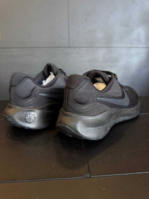 Кросівки Nike Revolution 7 FB2207-005 (43)