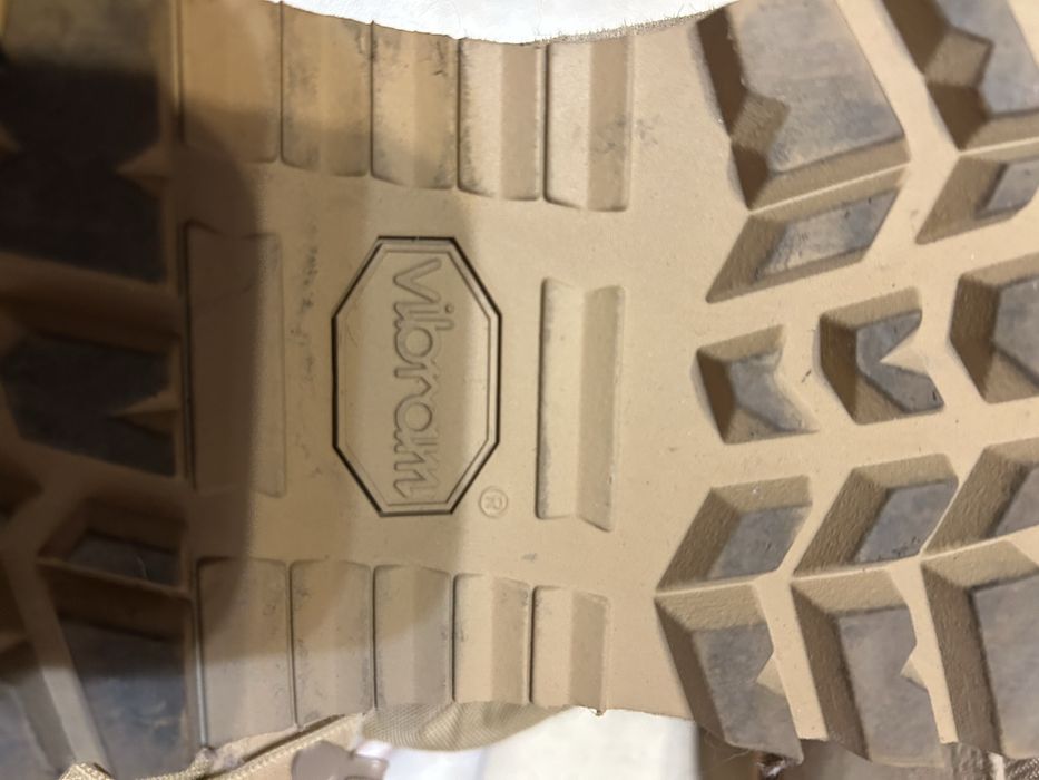 Чоловічі трекінгові черевики Vibram нові, 45 розмір