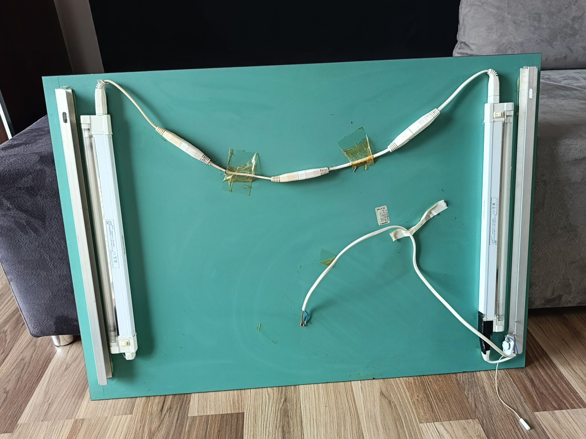 Lustro 56x80 z oświetleniem i półką
