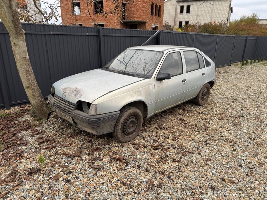 Opel Kadett 1.3 бензин розбір або цілим.
